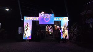 Read more about the article 5 Alasan Mengapa LED Videotron Lebih Mewah daripada Proyektor untuk Wedding Indoor