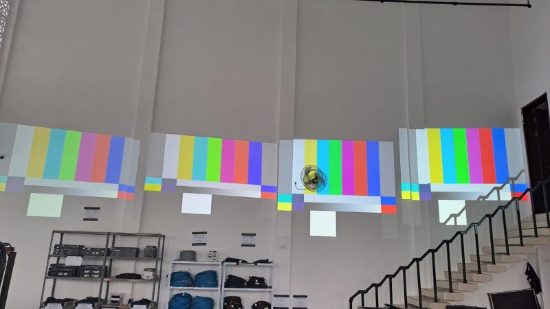 Perbandingan LCD Proyektor