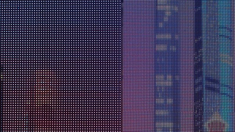 Perbandingan LED P3.9 dan P2.6