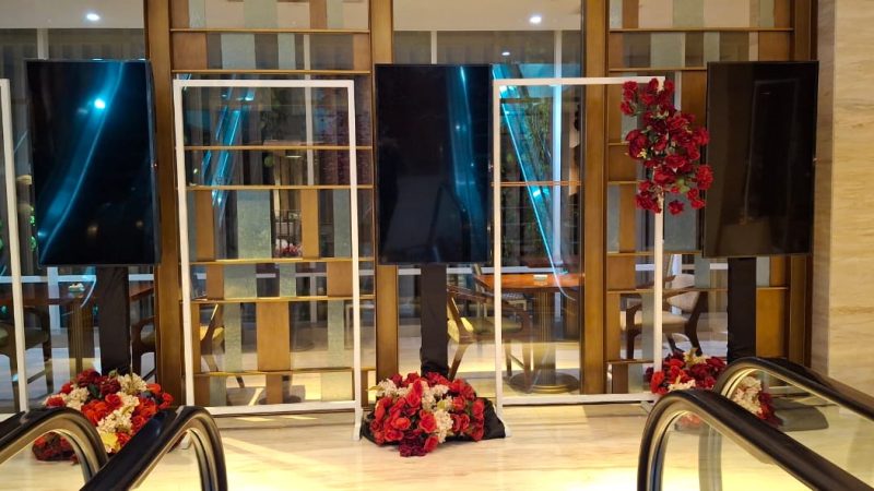 Sewa TV LED Portrait Standing