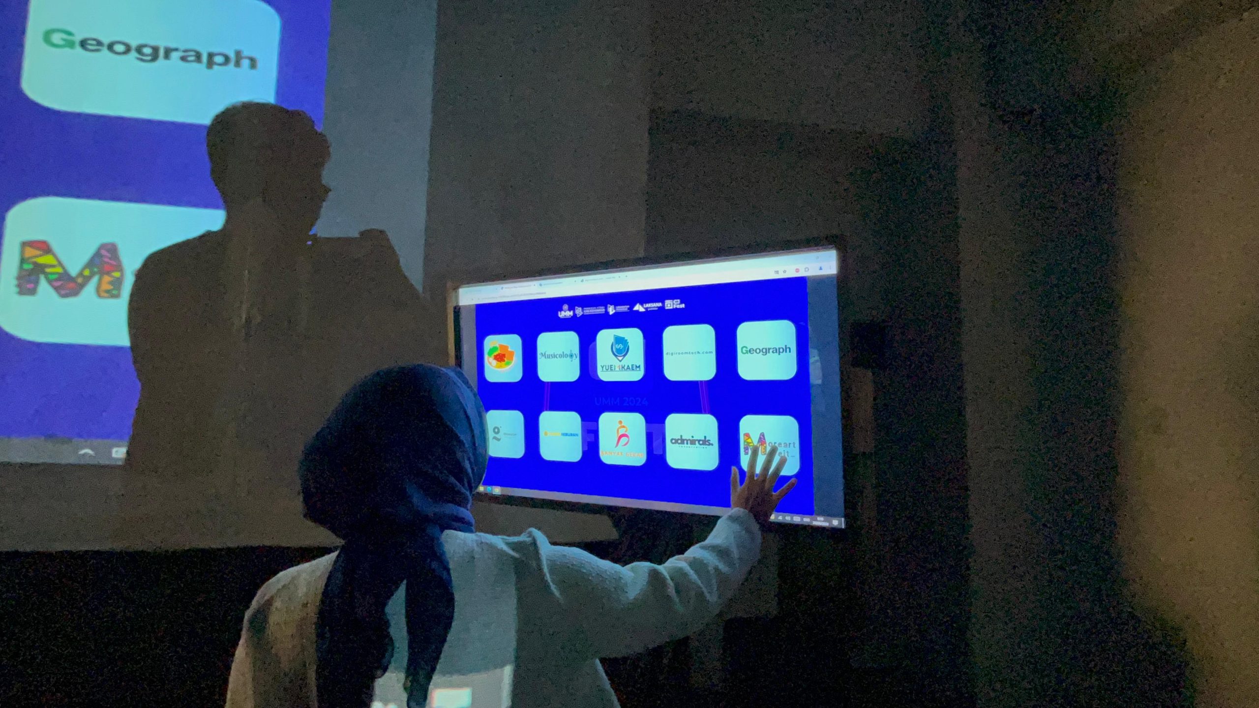 cara memilih digital signage untuk event