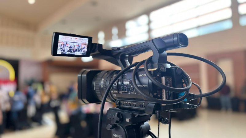 Live Cam Hybrid Zoom Meeting